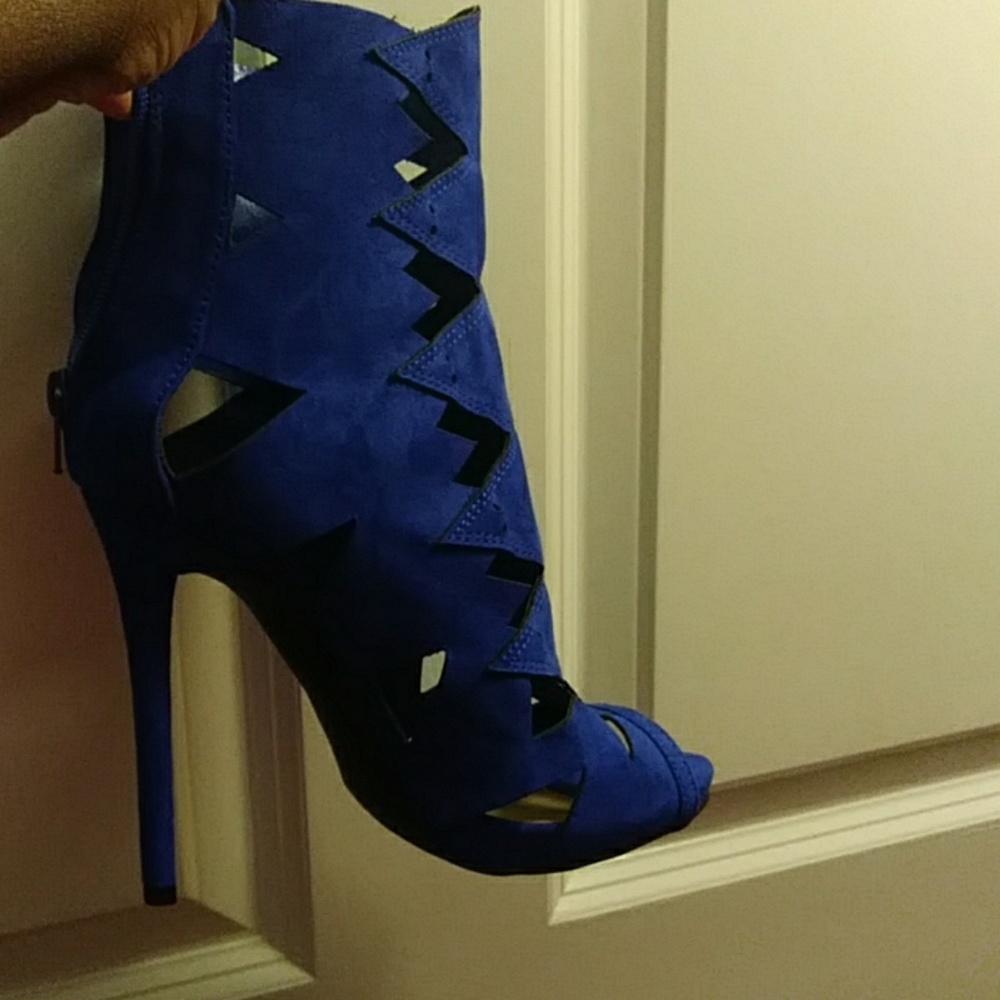 Open toe heel shoe